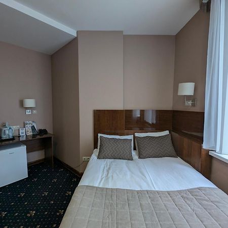 Victoria Hotel 乌拉尔斯克 外观 照片