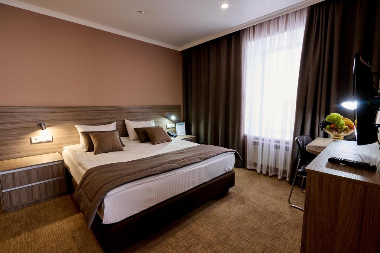 Victoria Hotel 乌拉尔斯克 外观 照片