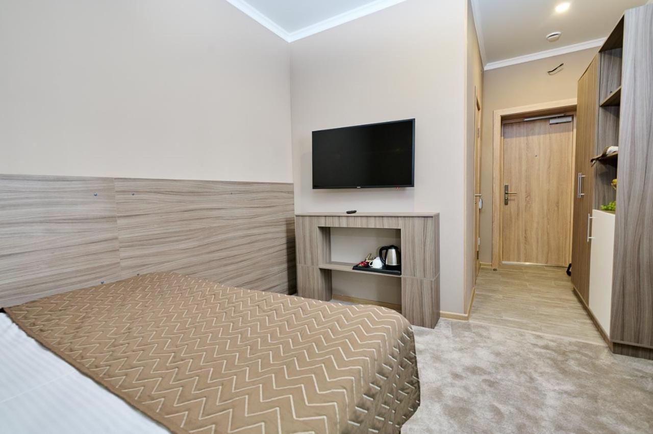 Victoria Hotel 乌拉尔斯克 外观 照片