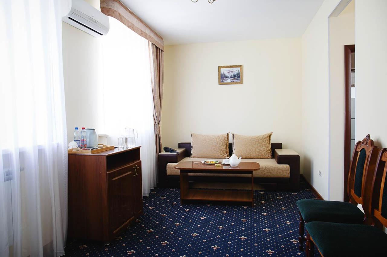 Victoria Hotel 乌拉尔斯克 外观 照片