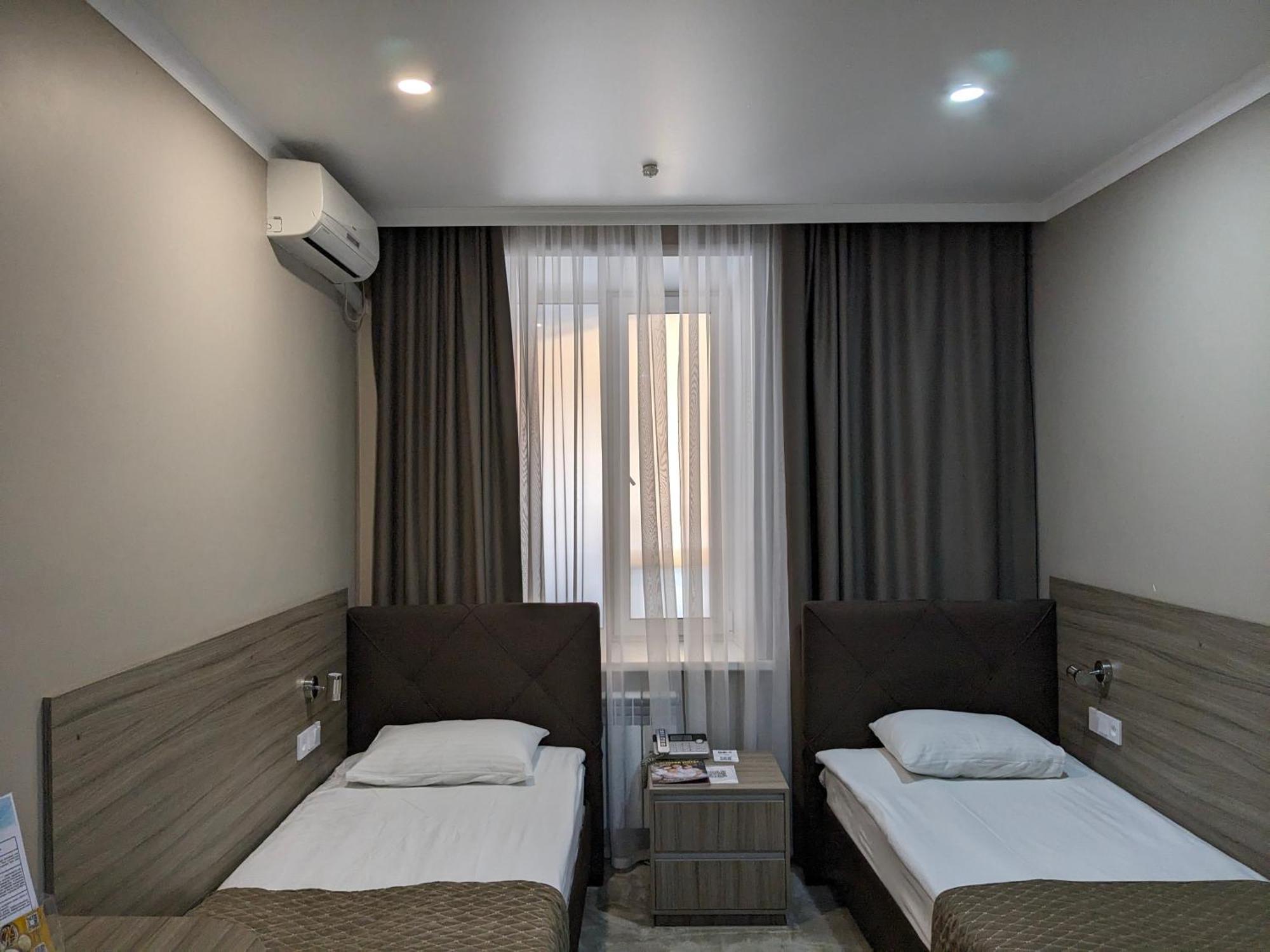 Victoria Hotel 乌拉尔斯克 外观 照片