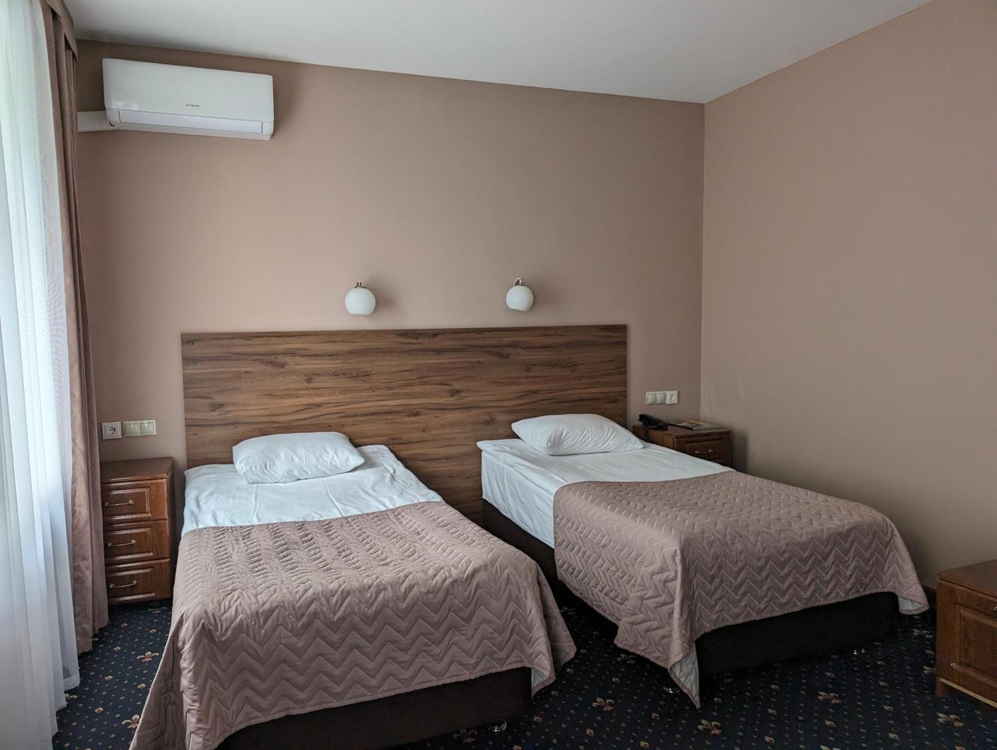 Victoria Hotel 乌拉尔斯克 外观 照片
