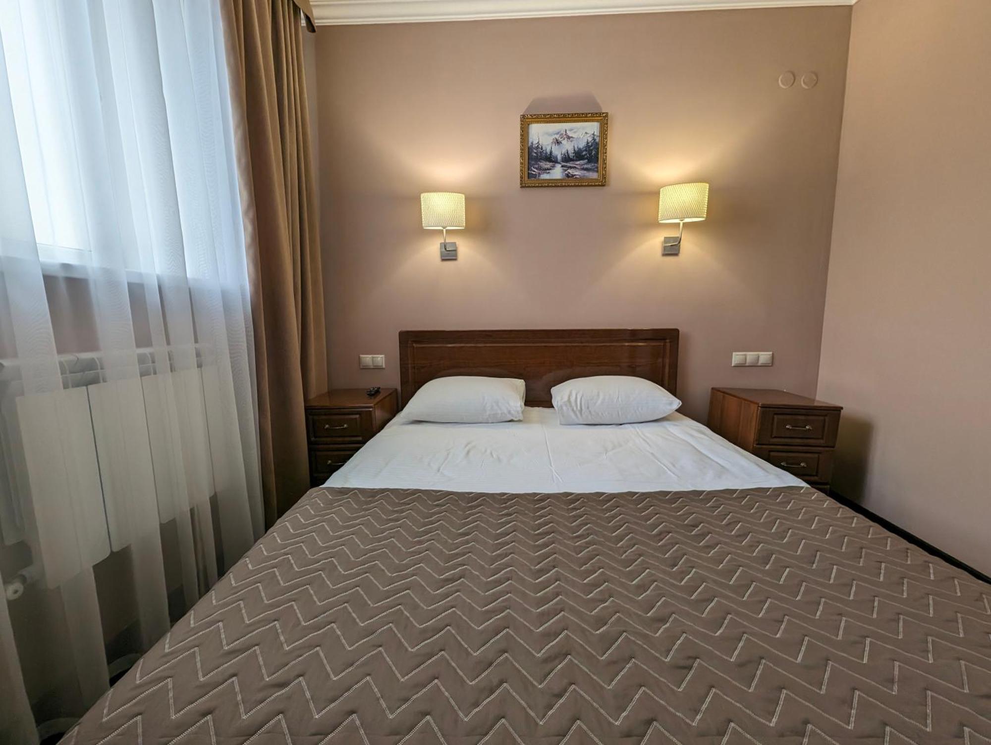 Victoria Hotel 乌拉尔斯克 外观 照片