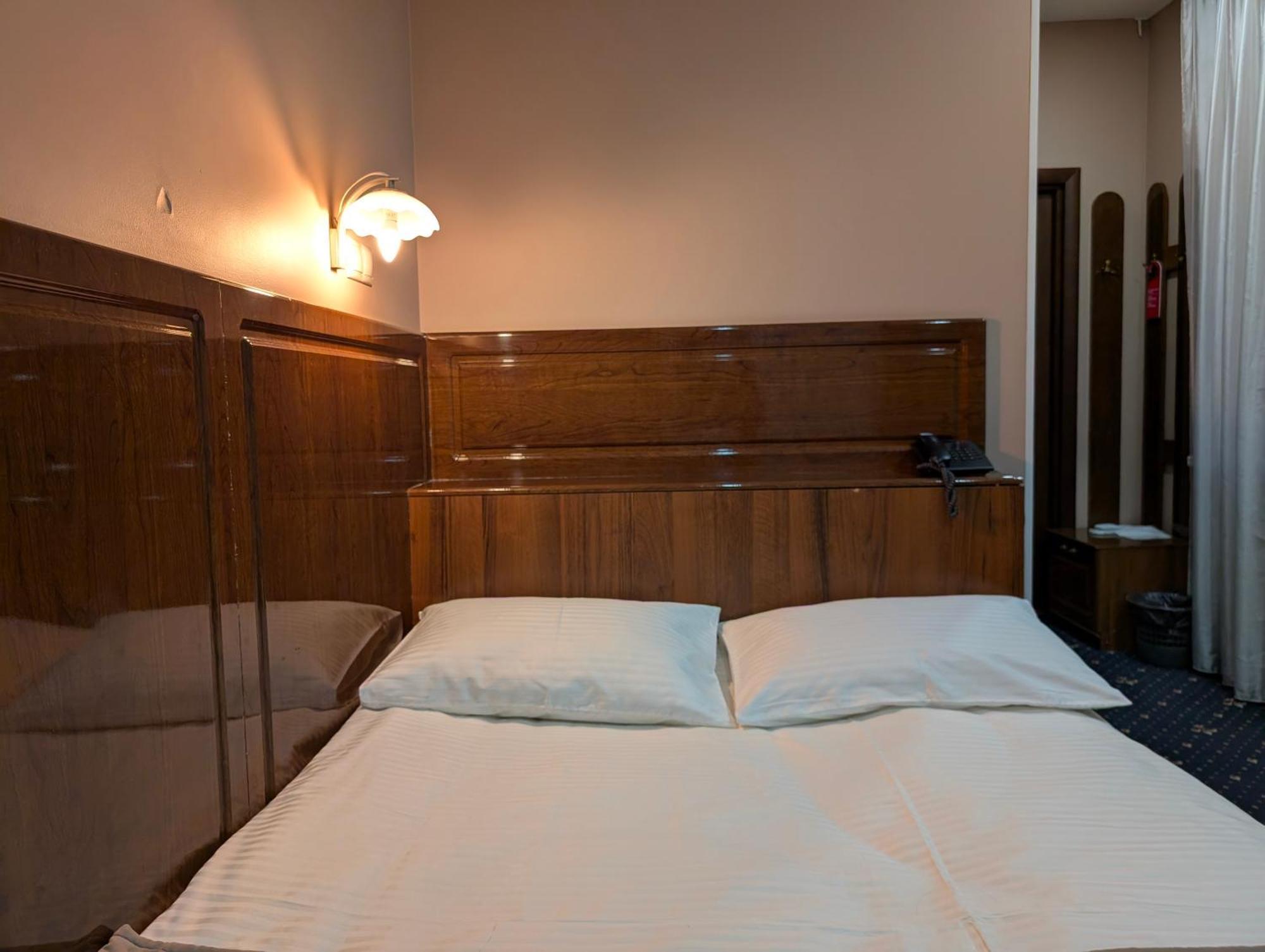 Victoria Hotel 乌拉尔斯克 外观 照片